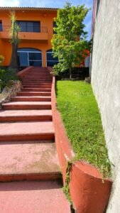 Escalera directa a salón – Casa en Burgos de Cuernavaca, Temixco
